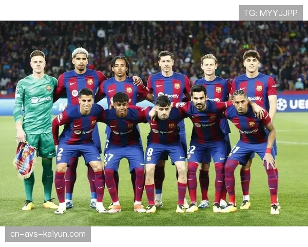 欧联杯赛前，米兰全队飞赴伦敦，备战与西汉姆联的次回合较量