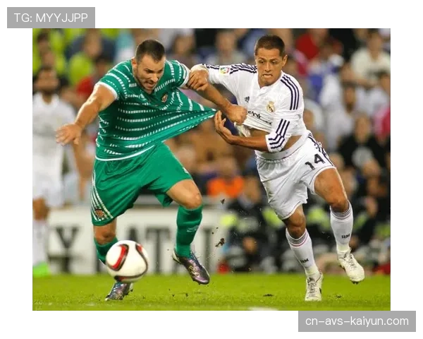 暴雨导致亚特兰大主场部分看台积水,比赛照常进行
